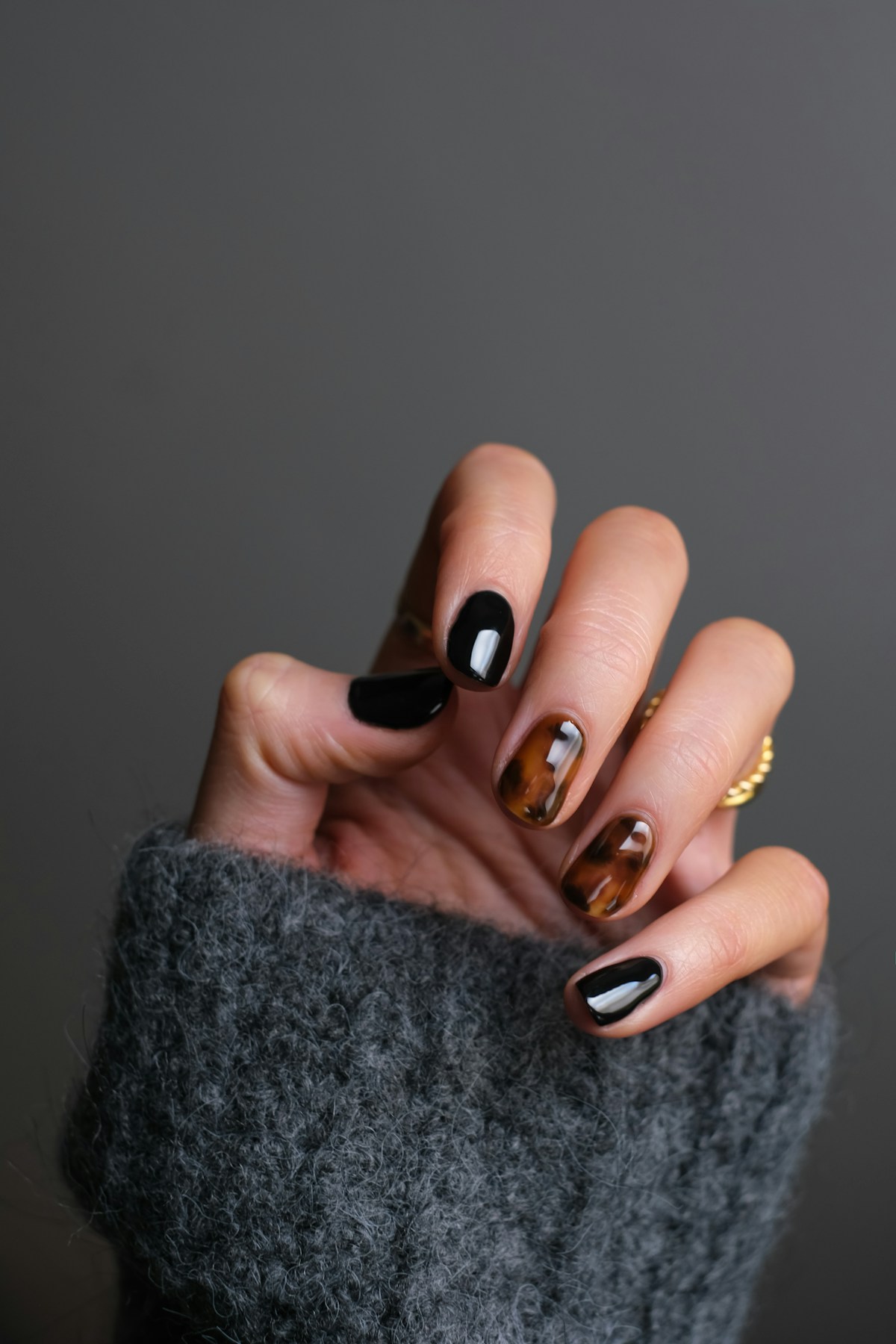 Neutral manicure